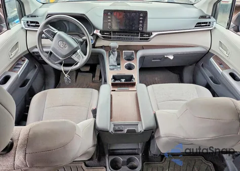 2021 Toyota Sienna Le z USA, uszkodzony, nr VIN 5TDKRKEC9MS038116